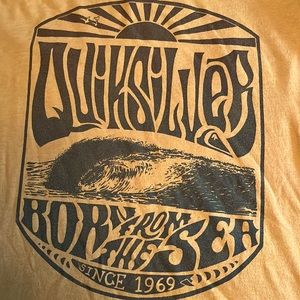 SOLD 👍 Quicksilver tee-shirt!